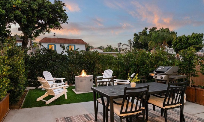 Crown Point Casa | Modern and Cozy in PB with Patio and Firepit