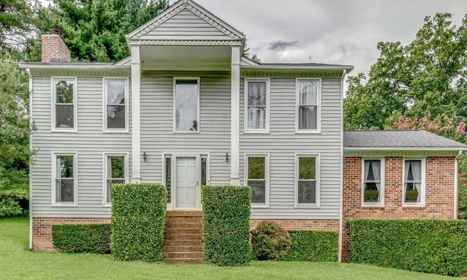 Brentwood Casa | Modern and Eclectic Getaway in Brentwood Tennessee