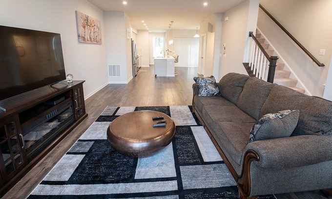 Stafford Casa | Modern and Luxurious captivating home with great backyard
