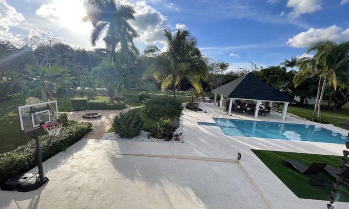 Ludlam Otro | Modern and luxury 5 acres farm house in Miami Fl.