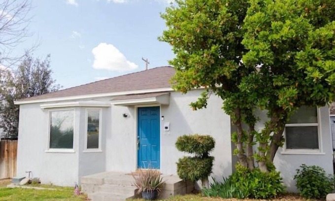 Bakersfield Casa | Modern and Relaxing Home