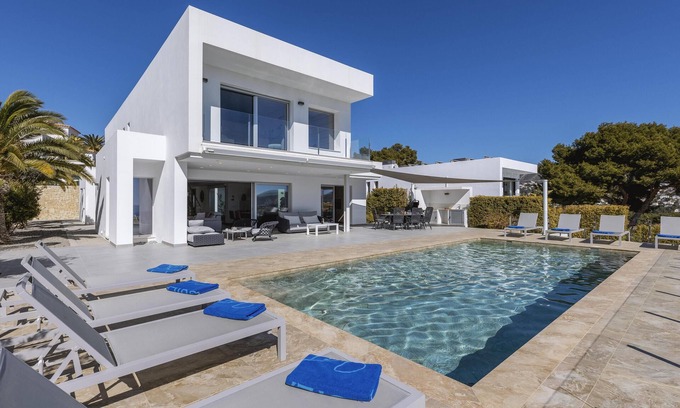 La Sabatera Villa | Villa moderna y romántica en Moraira, Costa Blanca, España con piscina privada para 6 personas