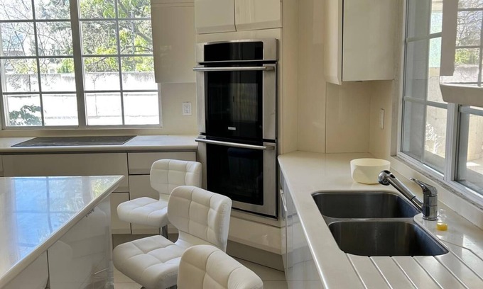 Bosques de las Lomas Casa | Modern and Spacious room with balcony