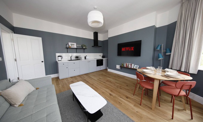 Scarborough Apartamento | Modern and Spacious Scarborough Apartment in The Artist's House