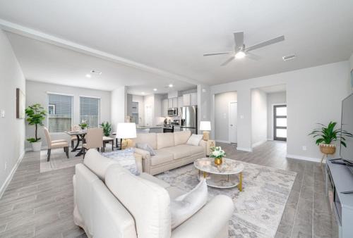 Rosenberg Casa | Modern and Spacious 4BR Home in Rosenberg, TX