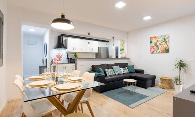 Poligono Alameda Apartamento | Moderno y Amplio en Málaga centro, con Garaje !