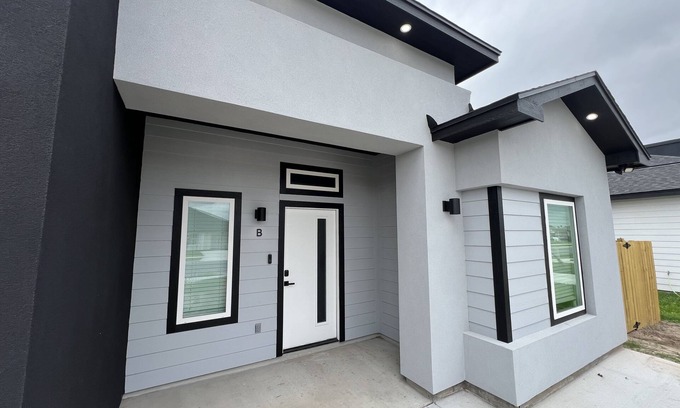 Brownsville Casa | Modern and Spacious Home near SpaceX, Port of Brownsville and Boca Chica Beach