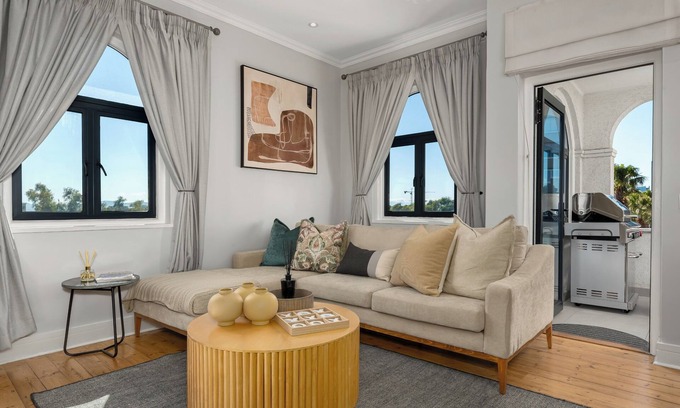 Green Point Apartamento | Modern and Spacious Apartment | Balcony | Pool