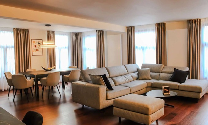 Antwerp Apartamento | Modern and Stylish! Luxury apartment in the center of Antwerp. Private parking and fully serviced.