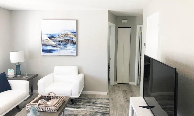 Solana Apartamento | Modern Apartment - 2 of 4