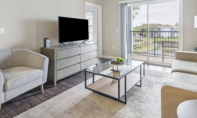 Hyde Park Apartamento | Modern Apartment in Prime Location (ID8568X76)