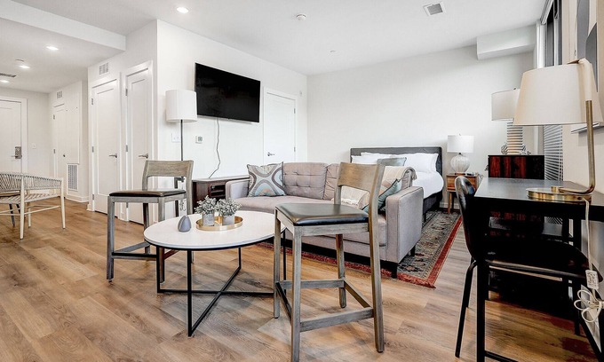 Bala-Cynwyd Apartamento | Modern Apartment in Prime Location (ID7010)