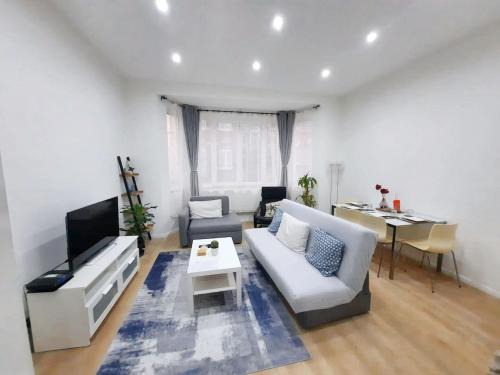 Sint-Jans-Molenbeek Apartamento | Modern Apartment in Molenbeek-Saint-Jean/77 m²/Parking