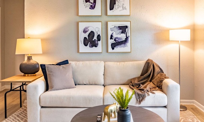 Hermitage Apartamento | Modern Apartment in Prime Location (ID4935X54)
