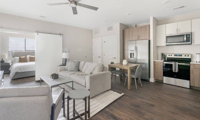 The Gulch Apartamento | Modern Apartment in Prime Location (ID9168X02)
