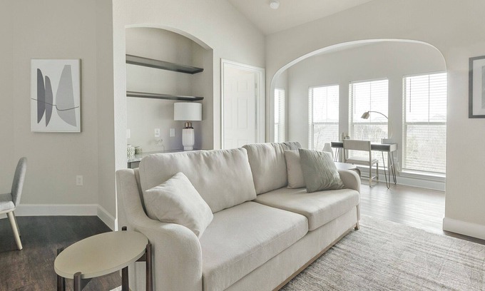 Richmond Apartamento | Modern Apartment in Prime Location (ID1272X140)