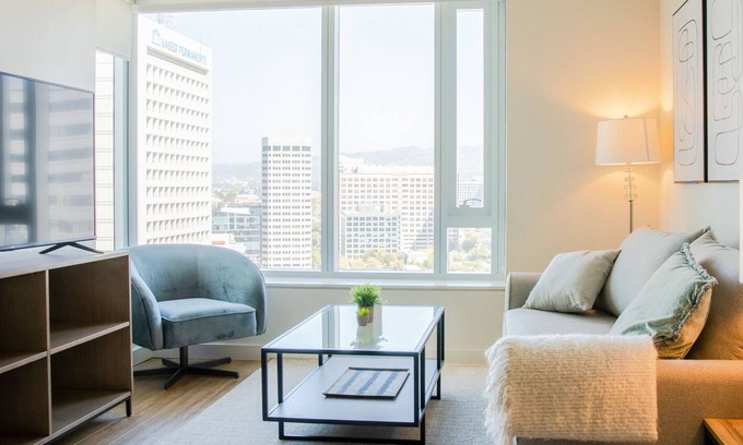 Downtown Oakland Apartamento | Modern Apartment in Prime Location (ID2480X10)