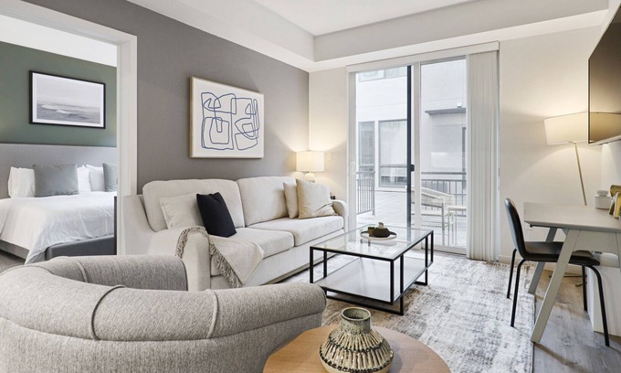 Downtown Oakland Apartamento | Modern Apartment in Prime Location (ID7668X57)