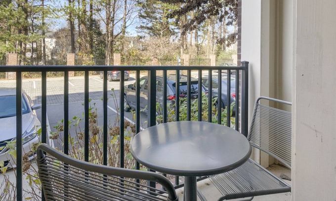 North Raleigh Apartamento | Modern Apartment in Prime Location (ID7828)