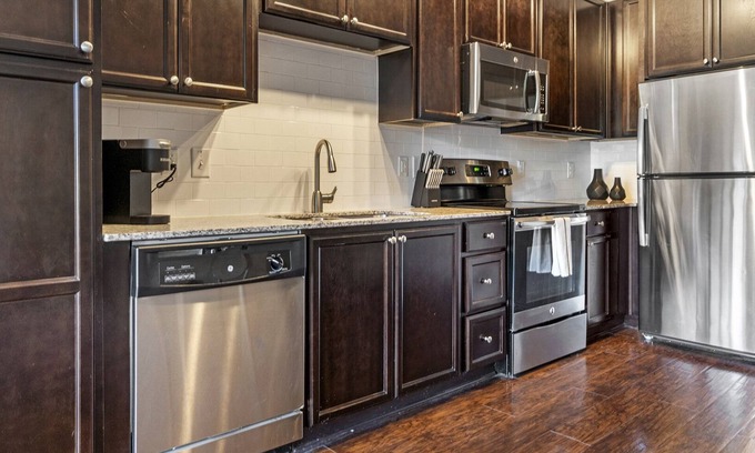 North Raleigh Apartamento | Modern Apartment in Prime Location (ID5860X16)