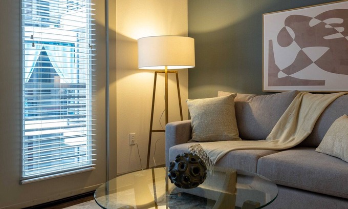 South Lamar Apartamento | Modern Apartment in Prime Location (ID4422X42)