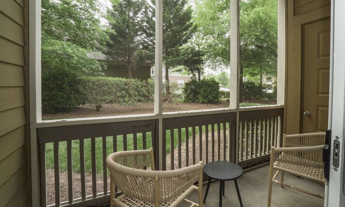 Durham Apartamento | Modern Apartment in Prime Location (ID2618X60)
