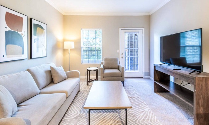 Garner Apartamento | Modern Apartment in Prime Location (ID7473X04)