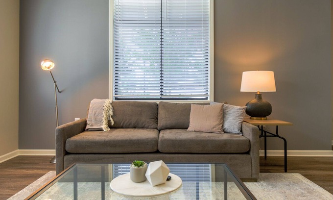 Wilmington Apartamento | Modern Apartment in Prime Location (ID9422X79)