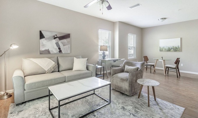 Smyrna Apartamento | Modern Apartment in Prime Location (ID2796X33)