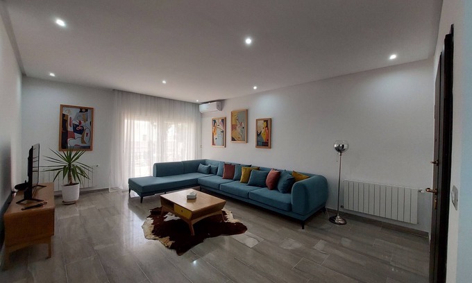 Les Jardins de l'Aouina Apartamento | Modern apartment in the middle of L'aouina near all amenities