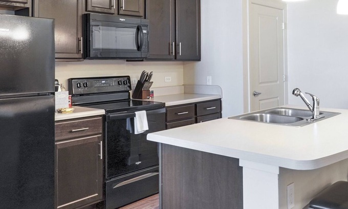 Mid City North Apartamento | Modern Apartment in Prime Location (ID7274X30)