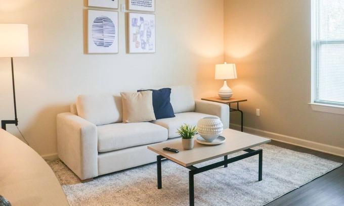 Mid City North Apartamento | Modern Apartment in Prime Location (ID8752X50)