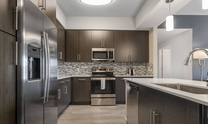Biggar Apartamento | Modern Apartment in Prime Location (ID8608X81)