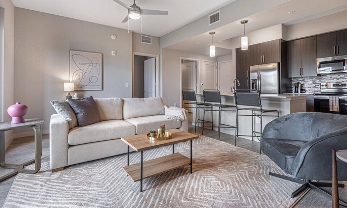 Biggar Apartamento | Modern Apartment in Prime Location (ID8083X55)