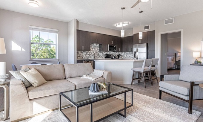 Biggar Apartamento | Modern Apartment in Prime Location (ID8094X36)