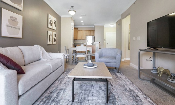 Greensboro Apartamento | Modern Apartment in Prime Location (ID8533X30)