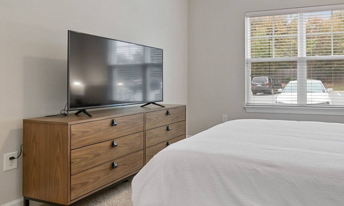 Greensboro Apartamento | Modern Apartment in Prime Location (ID7187X91)