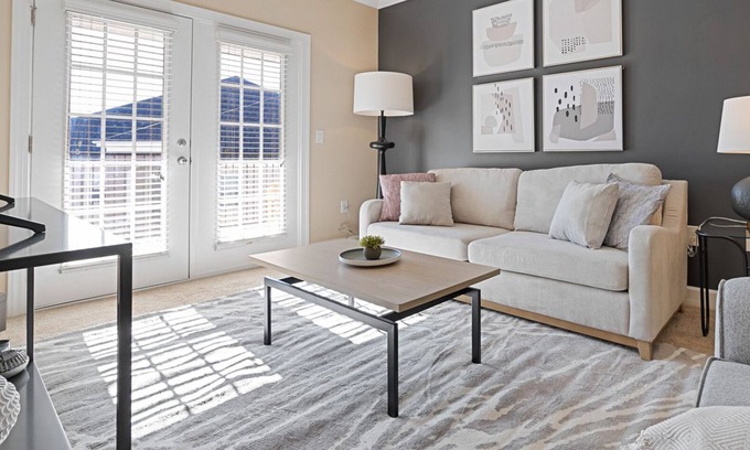 Greensboro Apartamento | Modern Apartment in Prime Location (ID8187X16)