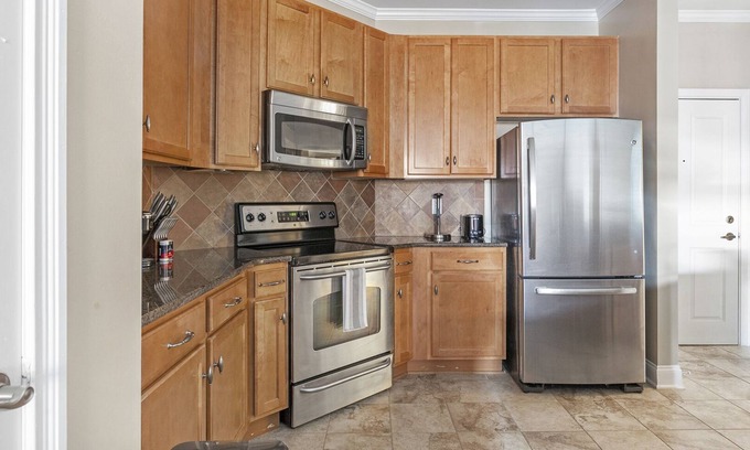 Greensboro Apartamento | Modern Apartment in Prime Location (ID1285X345)