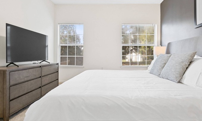 Jamestown Apartamento | Modern Apartment in Prime Location (ID8541X05)