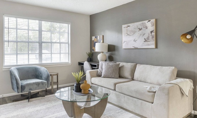 Plant City Apartamento | Modern Apartment in Prime Location (ID1255X551)