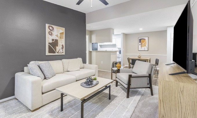 Plant City Apartamento | Modern Apartment in Prime Location (ID1009X955)