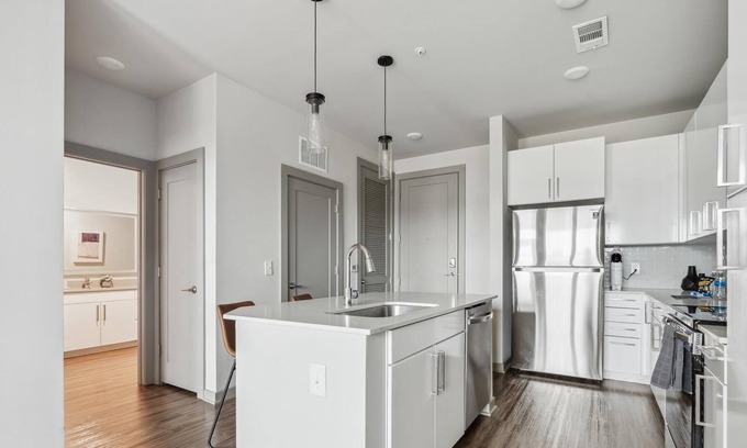 River District Apartamento | Modern Apartment in Prime Location (ID6832X09)