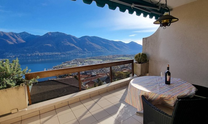 Orselina Apartamento | Modern apartment on the 3rd floor for 1-4 persons.