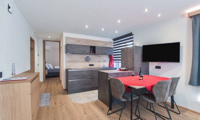 Santa Cristina Val Gardena Apartamento | Moderno apartamento "Ulli" cerca del teleférico con vistas a la montaña y Wi-Fi