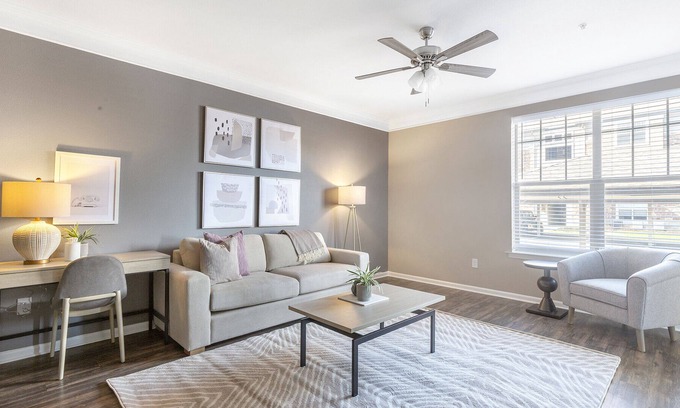 Overland Park Apartamento | Modern Apartment in Prime Location (ID8626X03)