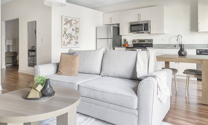 Overland Park Apartamento | Modern Apartment in Prime Location (ID9066X07)