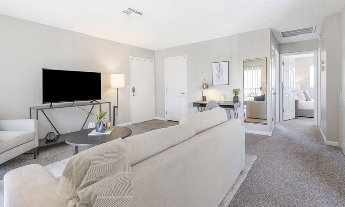 Spring Valley Apartamento | Modern Apartment in Prime Location (ID9400X62)
