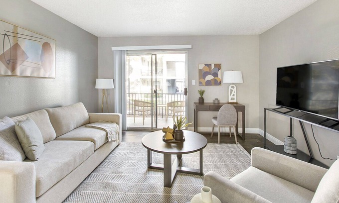 Spring Valley Apartamento | Modern Apartment in Prime Location (ID1206X797)