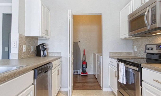 Pinellas Park Apartamento | Modern Apartment in Prime Location (ID8629X90)